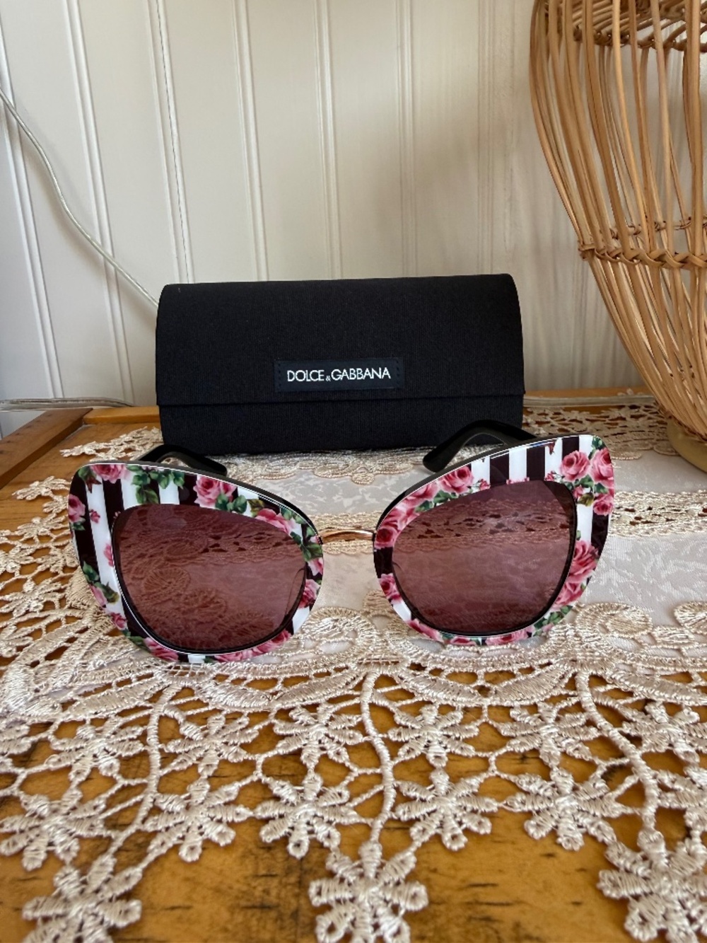 Dolce & Gabana floral sunglasses w/ case - Picture 6 of 6